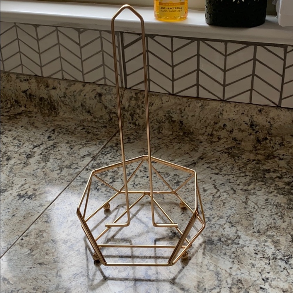 Paper towel holder